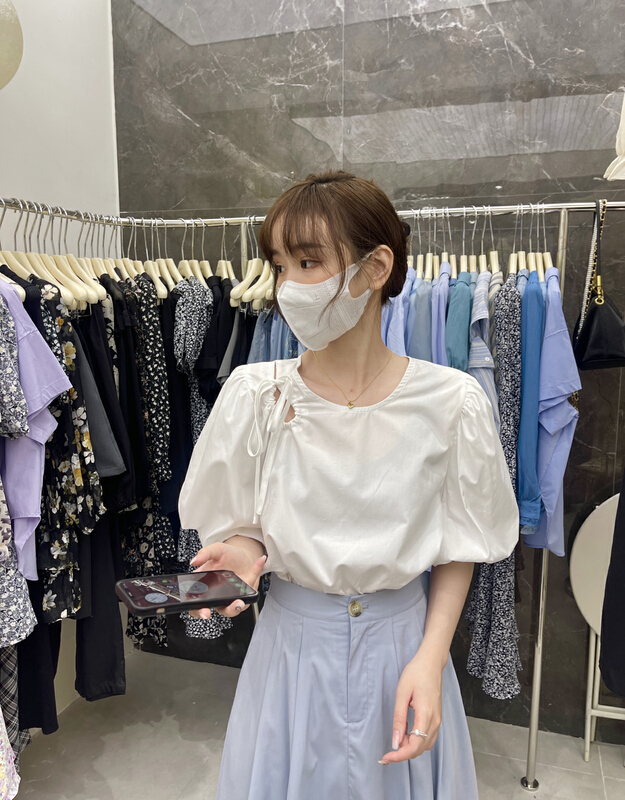 New in early summer! [uone] slim bubble sleeve small loophole design small shirt 98343# LSL