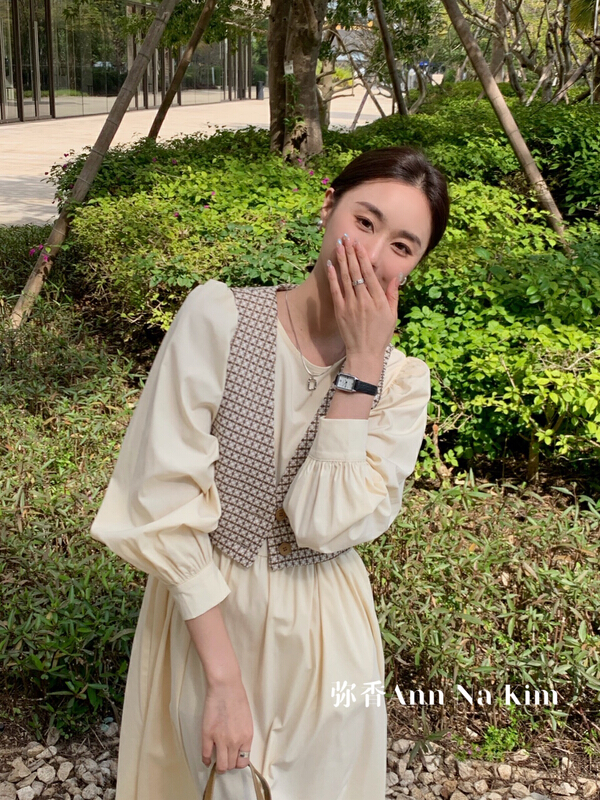 New year in early spring! [Mi Xiang] Solid Color Bubble Sleeve Dress + Vintage waistcoat two-piece suit 5051# hjy