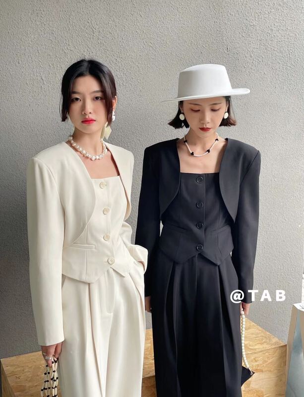 New year in early spring! [tabmini] niche design breasted Vest + solid color jacket set c19042# WPL