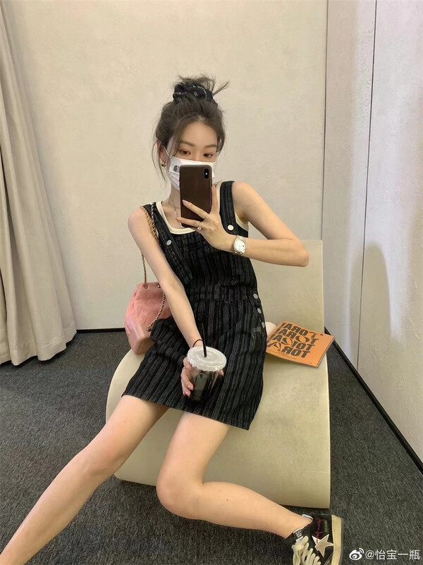 [six] Korean vertical stripe age reducing versatile strap skirt 6273# PCZ
