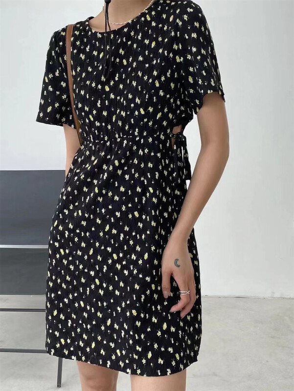 New in early summer! [black + white] Korean floral waist hollowed out design dress 2s10751u# lwy