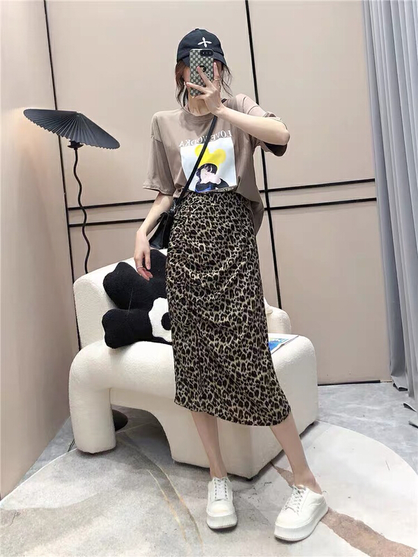 New in early summer! [JH] graphic short sleeve T-shirt + leopard pleated skirt set 41434# PCZ