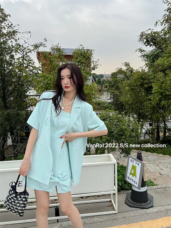 New in early summer! [vanroi Fanluo clothes] Korean original single temperament simple short sleeved suit 8851# hjy