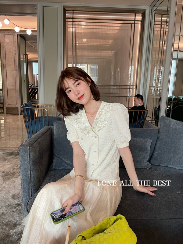 [1. One] Korean V-neck bubble sleeve double breasted blouse 8035# WPL