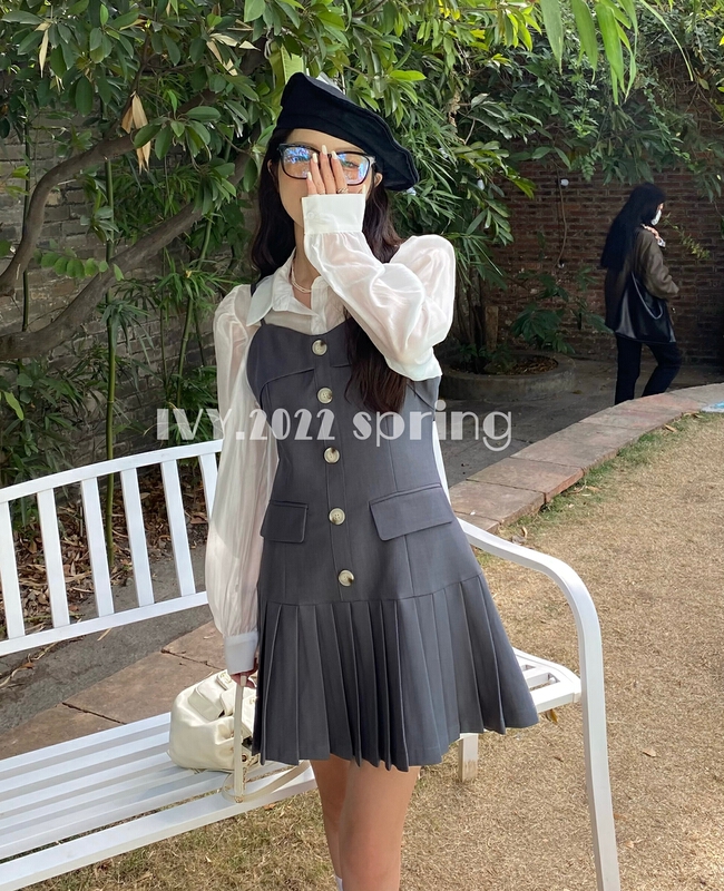 goods in stock! New year in early spring! [Ivy] Korean simple shirt + temperament buckle suspender dress set 88033# XJ