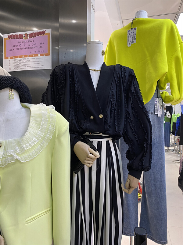 goods in stock! New year in early spring! [vivi] V-neck breasted solid small shirt 7397# ozq