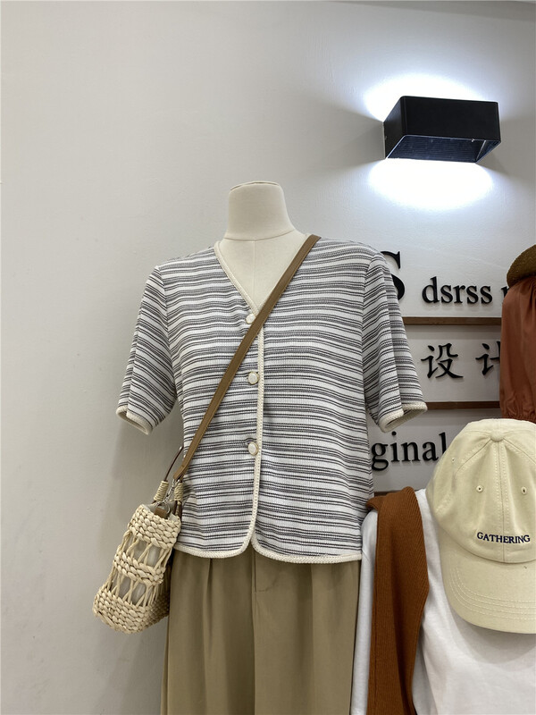 New in early summer! [t.b.s] V-neck button stripe shirt 8956# lwy