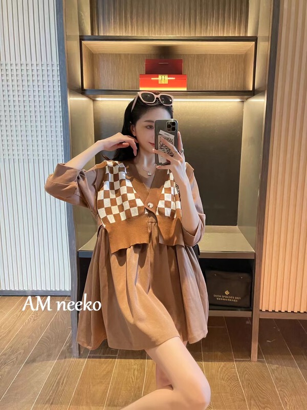 New year in early spring! [neeko] simple and versatile Plaid Vest + slim and versatile V-neck dress set 3326# JJ