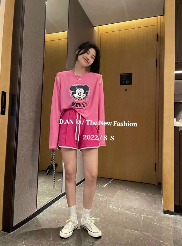 Four colors! [d.an] off shoulder Mickey Print Long Sleeve T-Shirt + elastic waist drawstring casual Shorts Set 8902# zxx