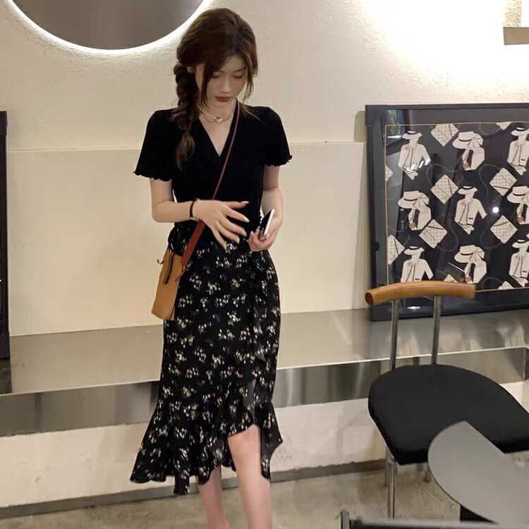 [Kiki studio] Korean fresh blouse + medium length floral skirt set 5916# hjy