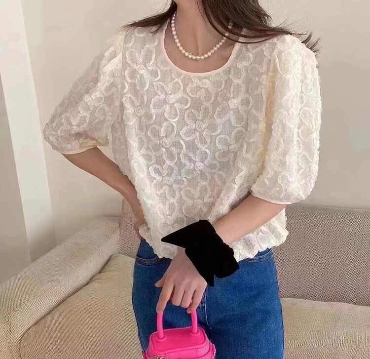 【MISU+】圓領簡約百搭小花小衫(不含項鍊)  80596#  ZZL