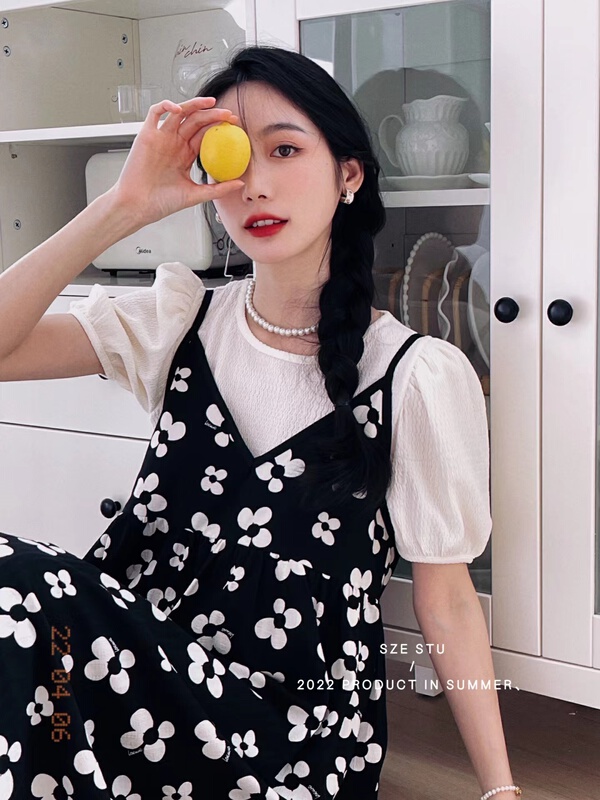 goods in stock! New in early summer! [Sze] simple round neck bubble sleeve shirt 80170# zxx