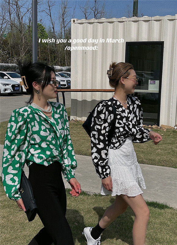 In early summer! [open] pattern printed hidden placket shirt 3631\ozq