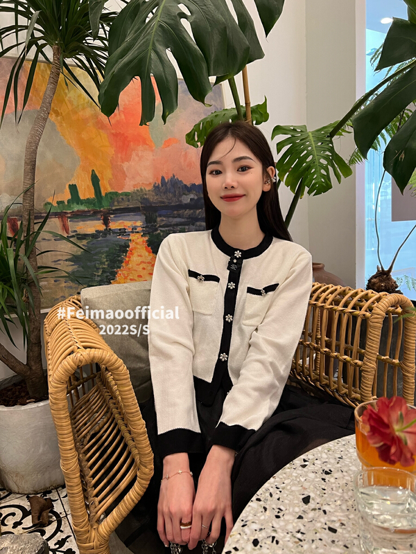 現貨!早春上新！【FEIMAO菲貓】韓版圓領拼色保暖毛衣(不可拆卸飾品)  YM-5517#  LSL
