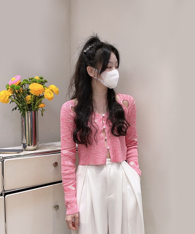 New year in early spring! [benyan] niche design hollow out short shirt 7335# zxx