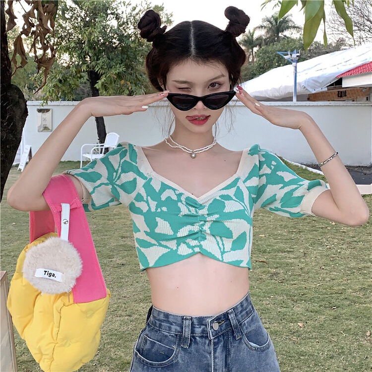 [f · P] exposing the clavicle to show the thin, short navel exposing sweater 8k42# HBx