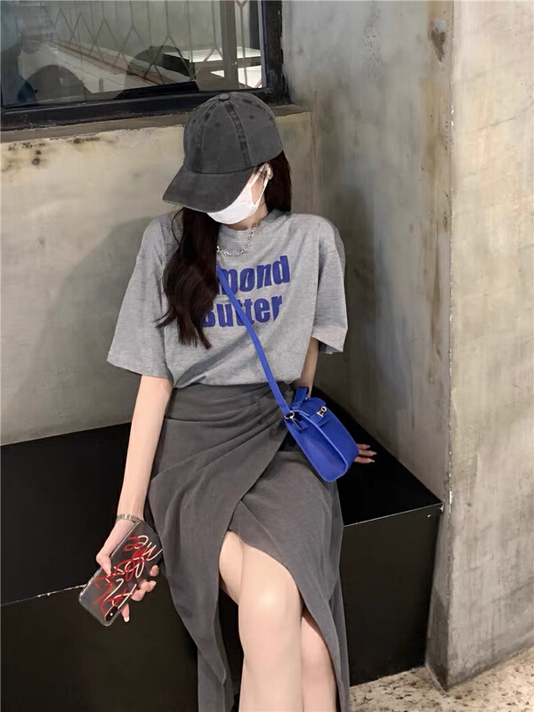 New in early summer! [Huaxi] grey printed T-shirt + lady style skirt suit 8895# PCZ