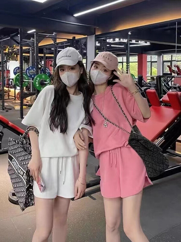 [top] Korean round neck clean color short sleeve T-shirt + drawstring elastic waist casual Shorts Set (with socks) 7091# zjy