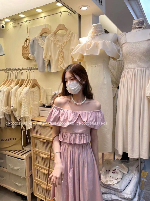 New in early summer! [GS. Good star] Korean version of small women's design sense one shoulder blouse + simple clean color skirt set 22200# hjy
