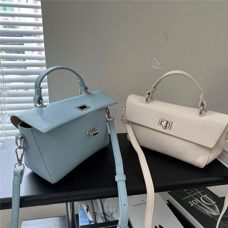 [double C] Korean version temperament buckle hand messenger bag (with shoulder strap) 8037# CYQ