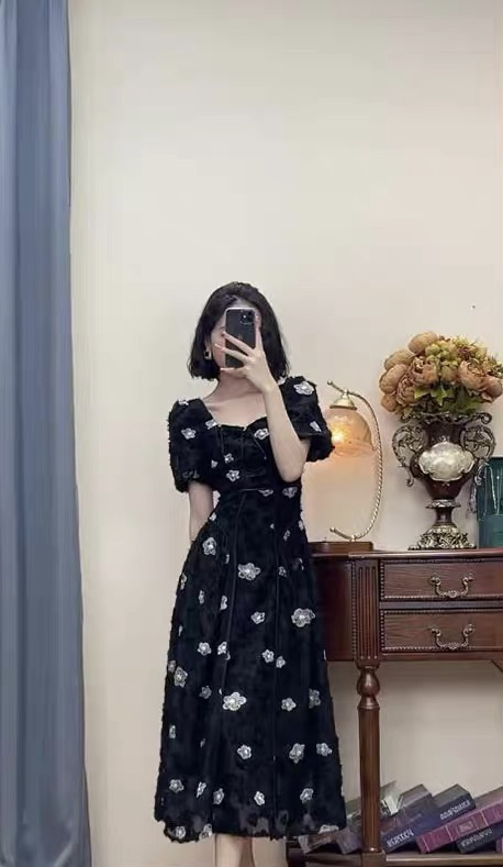 [Yingying new clothes] French retro square neck Bubble Sleeve Black Slim floral dress 7535# Cl