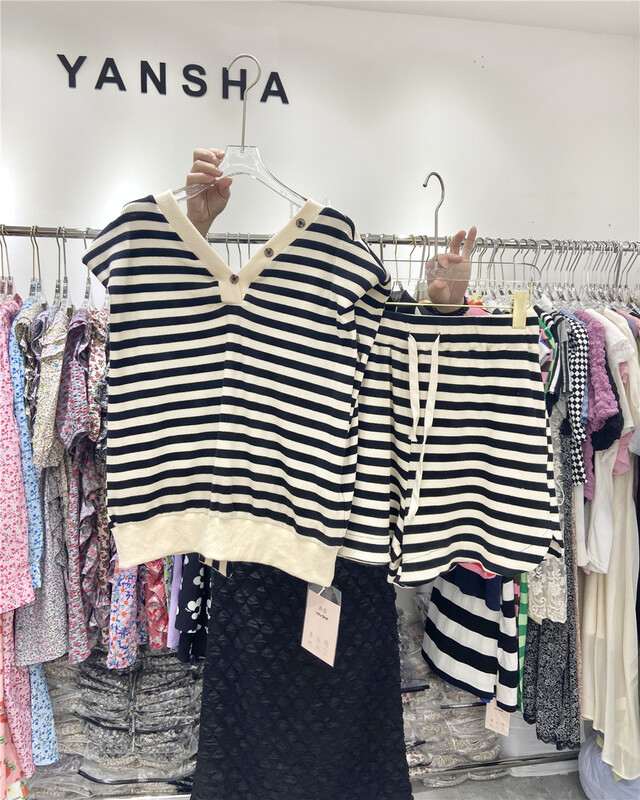 New in early summer! [Yan Sha] simple sports style padded Vest + loose striped Shorts Set 163# CLS
