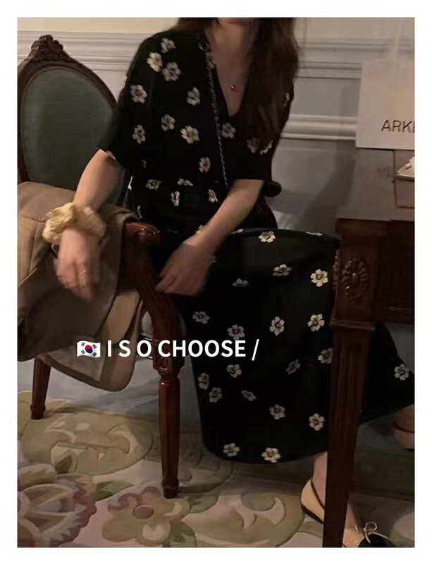 [ISO Korean series] over knee floral girl summer 2022 New Retro fairy V-neck temperament black waist closing medium skirt dress 66162# hjy