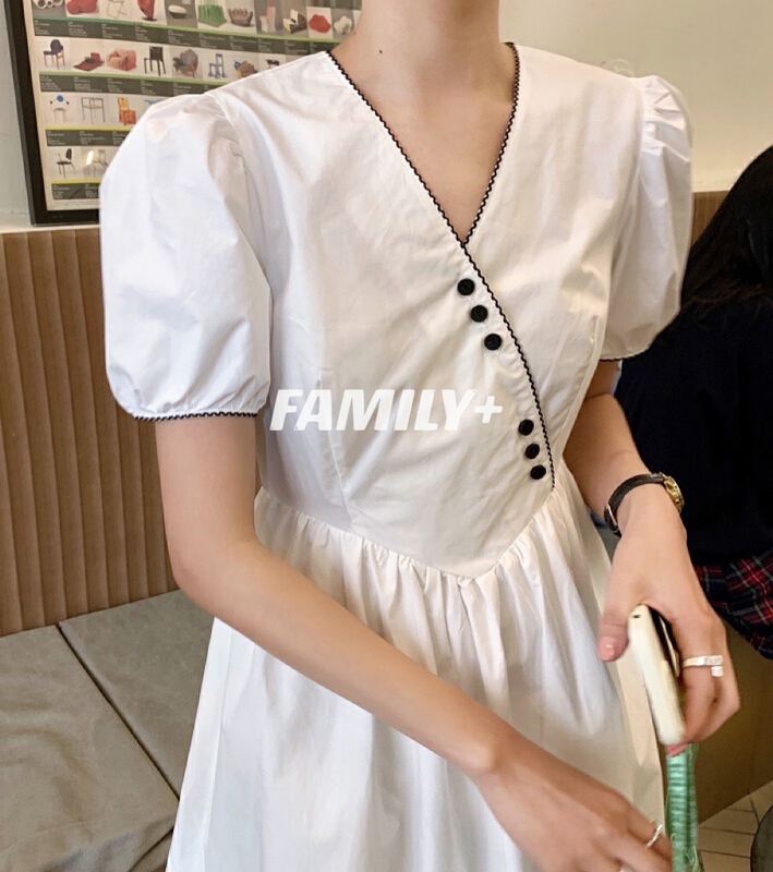 New in early summer! [family +] Korean V-neck contrast color button waist closing dress 22350# ozq