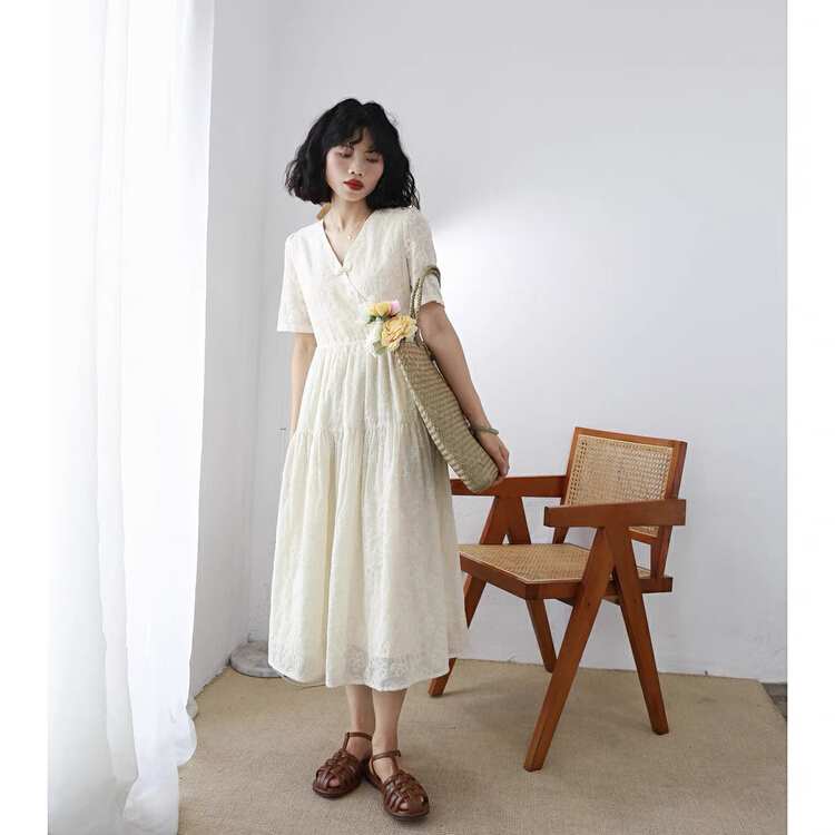 New in early summer! [Yingying new clothes] V-neck buckle embroidered plain and elegant retro dress 7329# Cl