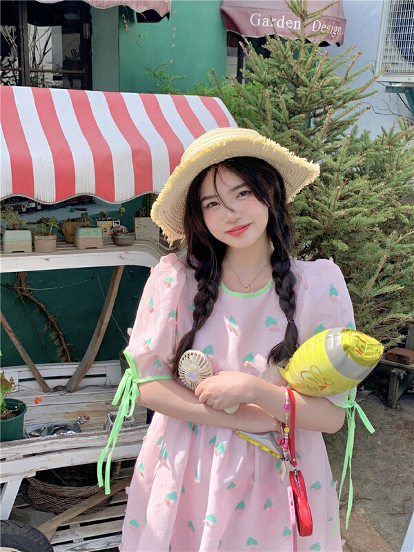 WPL dress with loose waist and sweet sleeves
