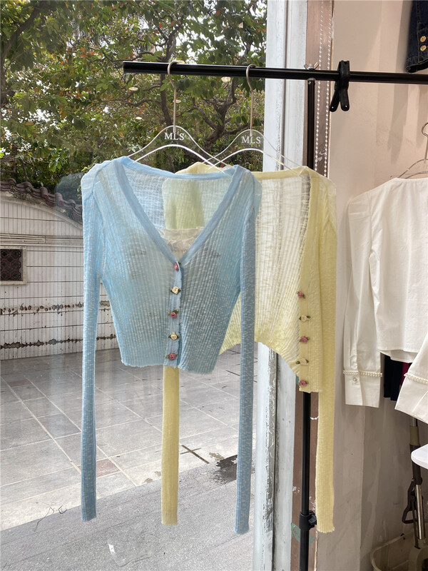 New year in early spring! [mu Linsen] Korean style small flower buckle design short knitted cardigan (only for knitted cardigan) 611# zxx