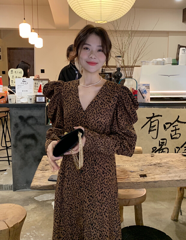 New year in early spring! [timely rain] ins French temperament retro V-neck bubble sleeve leopard print dress (dress sold separately) 31249# WPL