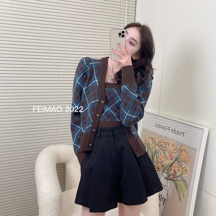 goods in stock! New year in early spring! [Feimao Philippine cat] Plaid knitted cardigan + Strapless vest set ym-9355# LSL