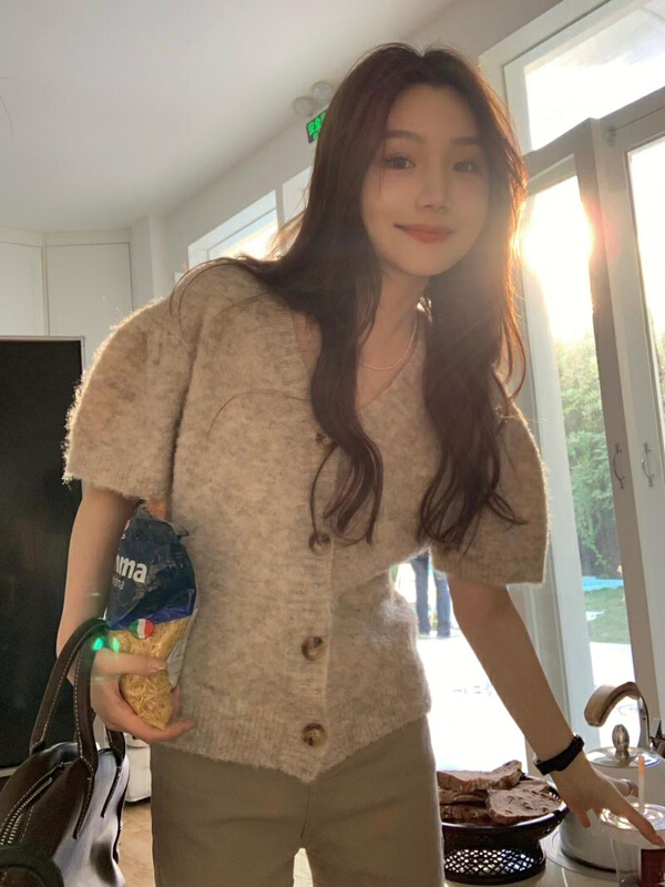 New year in early spring! [timely rain] Han Feng ins temperament commuter simple solid color sweater c2309# jhy