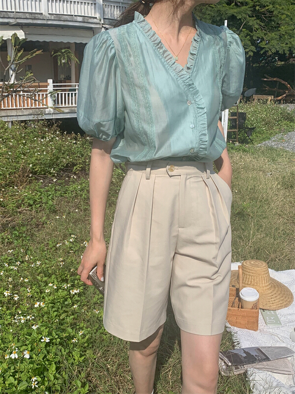 【ABOUT ME】簡約高腰寬鬆五分休閒短褲  215000#  CQW