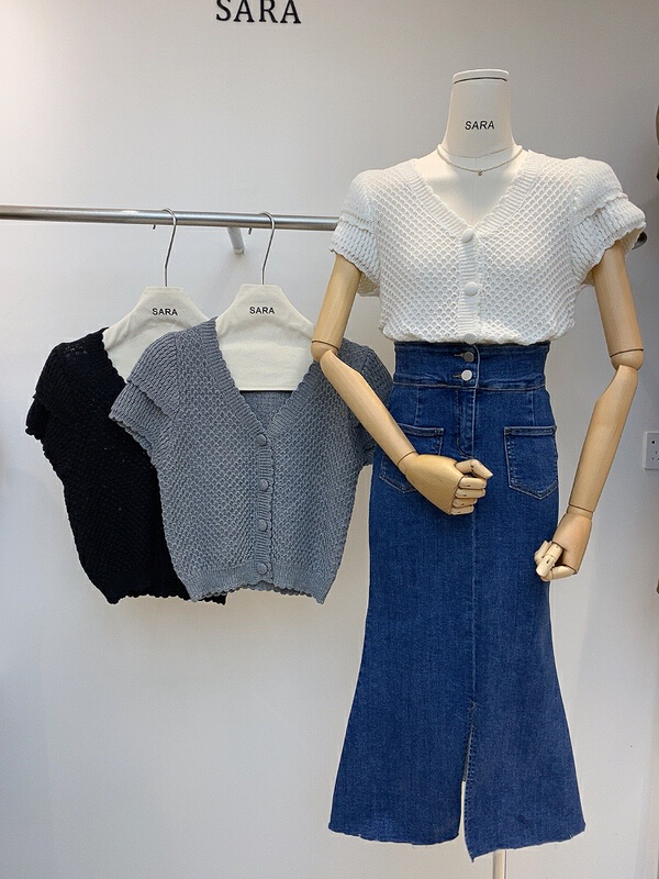 New in early summer! [Sara] gentle temperament V-neck hollow out blouse 9898# lwy