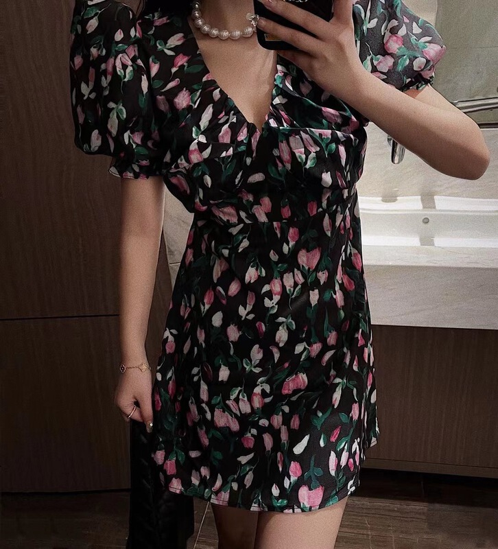 New in early summer! [c.h.z] foreign style V-neck bubble sleeve broken flower waist slim dress 78030# WTT