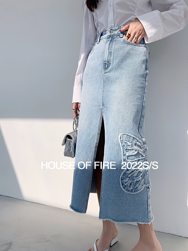 New year in early spring! [huohuohuo huodres] versatile simple heavy industry Butterfly Embroidery slit denim skirt 92002# ozq