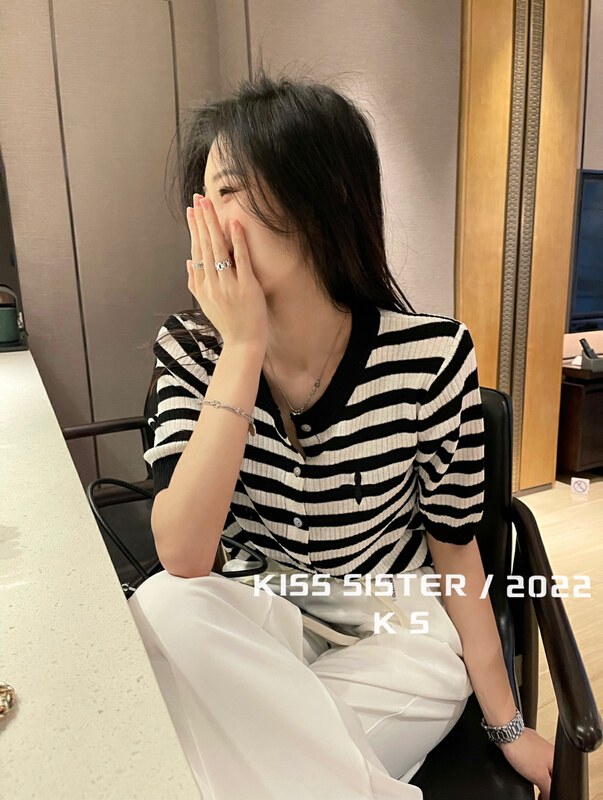 New in early summer! [kiss sister] advanced letter embroidered short sleeve sweater 22m8016# ozq