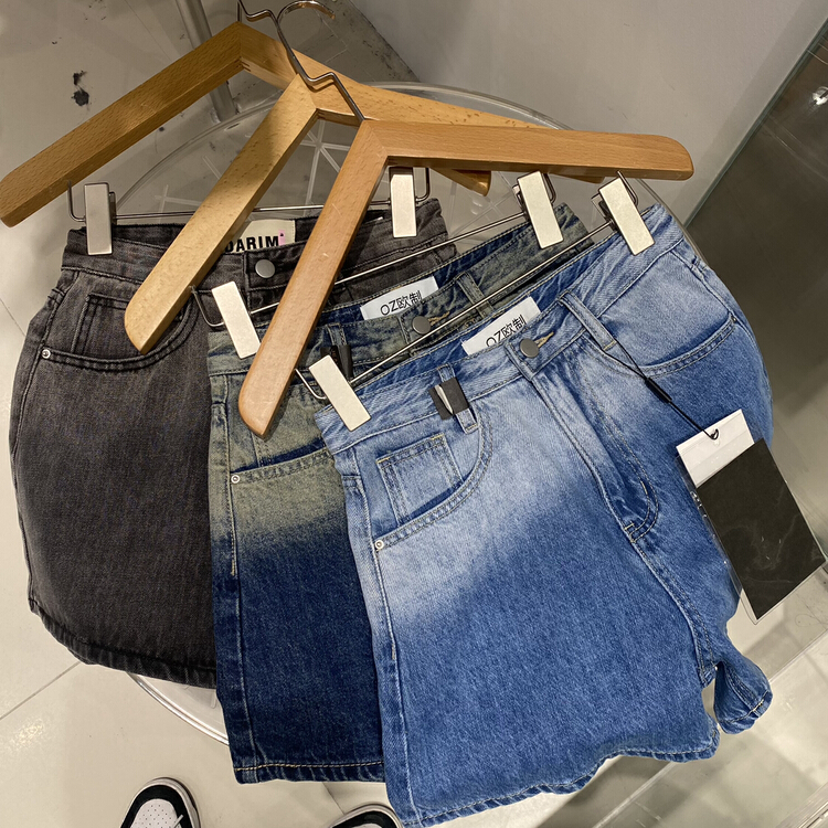 New year in early spring! [by flow] gradient loose and versatile denim shorts t243# XYY