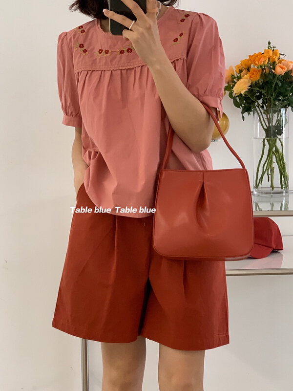 New in early summer! [table blue] Korean version small fresh round neck embroidered shirt 2118# LSW