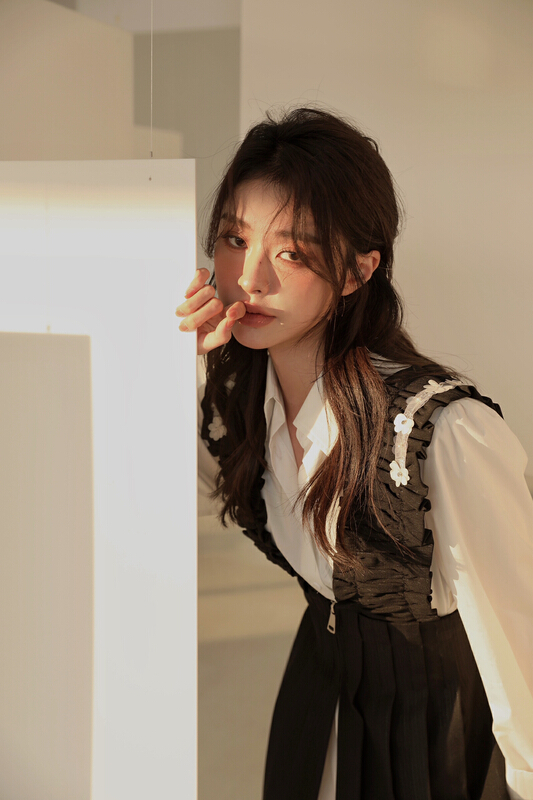 goods in stock! New year in early spring! [GL] simple and versatile shirt + loose pleated suspender skirt set c2021# JJ