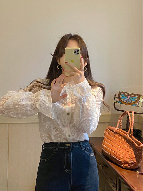 goods in stock! New year in early spring! [timely rain] Han Feng ins lace hollowed out baby collar shirt 21575# WPL