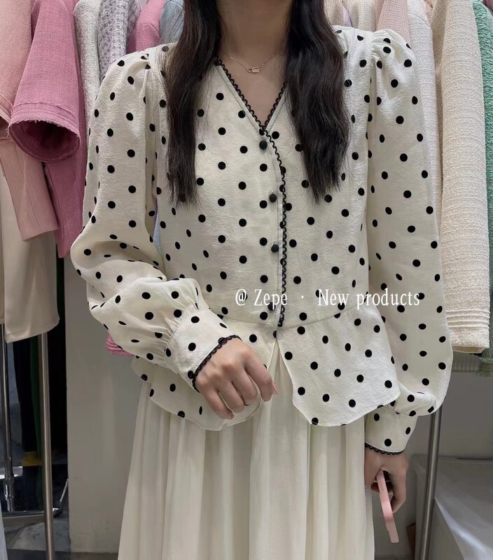 New year in early spring! [Ze] V-neck wave point fashion shirt 8217# ll