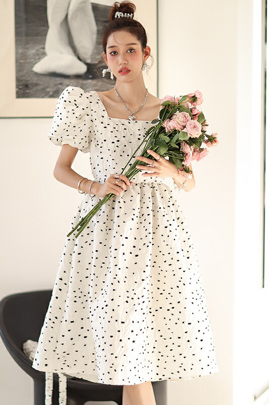 New in early summer! [pepper] French Style Bubble Sleeve waist closing hollow out design, niche dress 1231# ozq