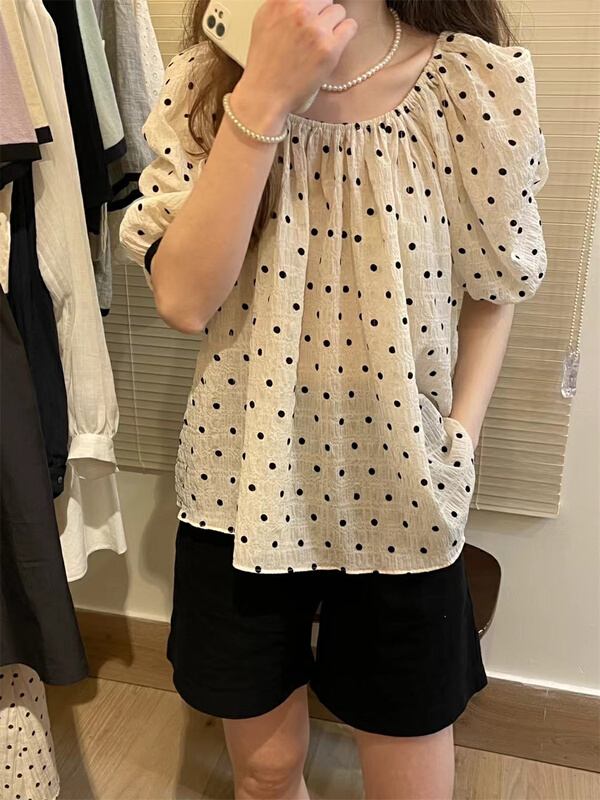 [buyer's selection] loose one shoulder wave dot blouse 50632# XJ