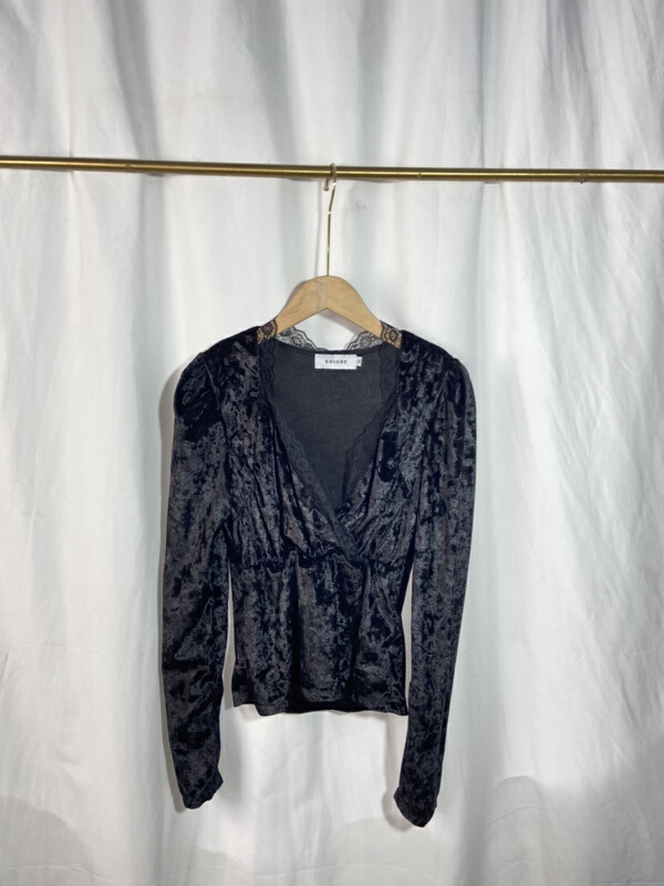[Yi show shop] V-neck simple, small and slim shirt 1221# Cl