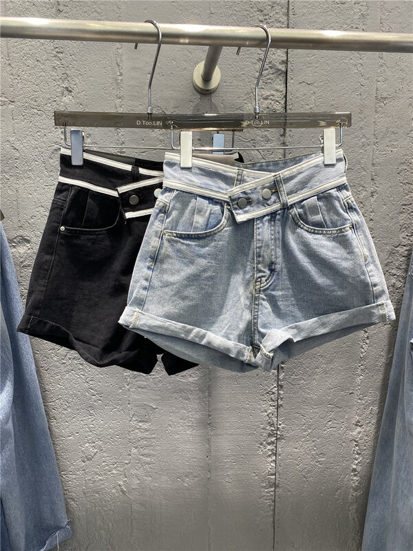 [dtoo. Lin] diagonal buckle loose denim shorts ad1690# ozq