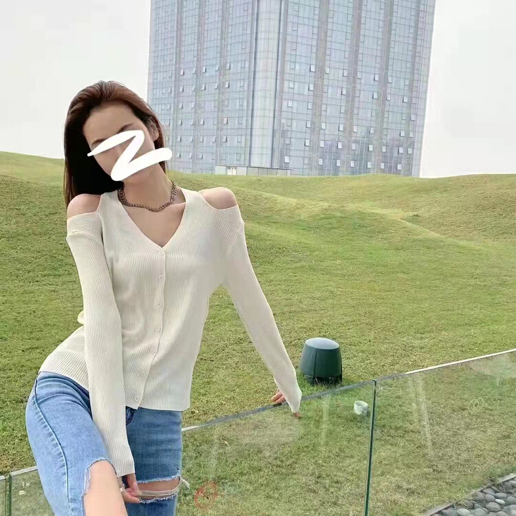 Early spring! [qiqiyishe] V-neck off shoulder Spice Girl Sweater z08# XYY