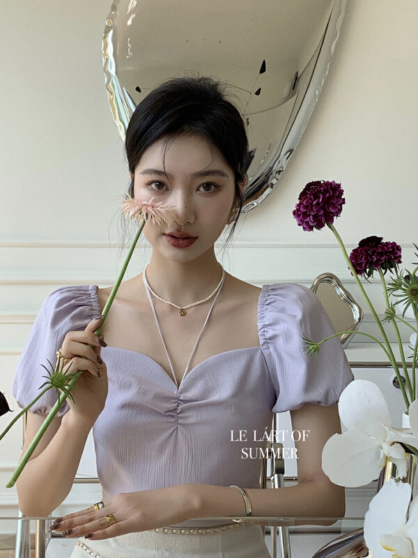 New in early summer! [le lart] high fashion French Hepburn style pure desire style hanging neck exposed clavicle bubble sleeve shirt ll2683# XYJ